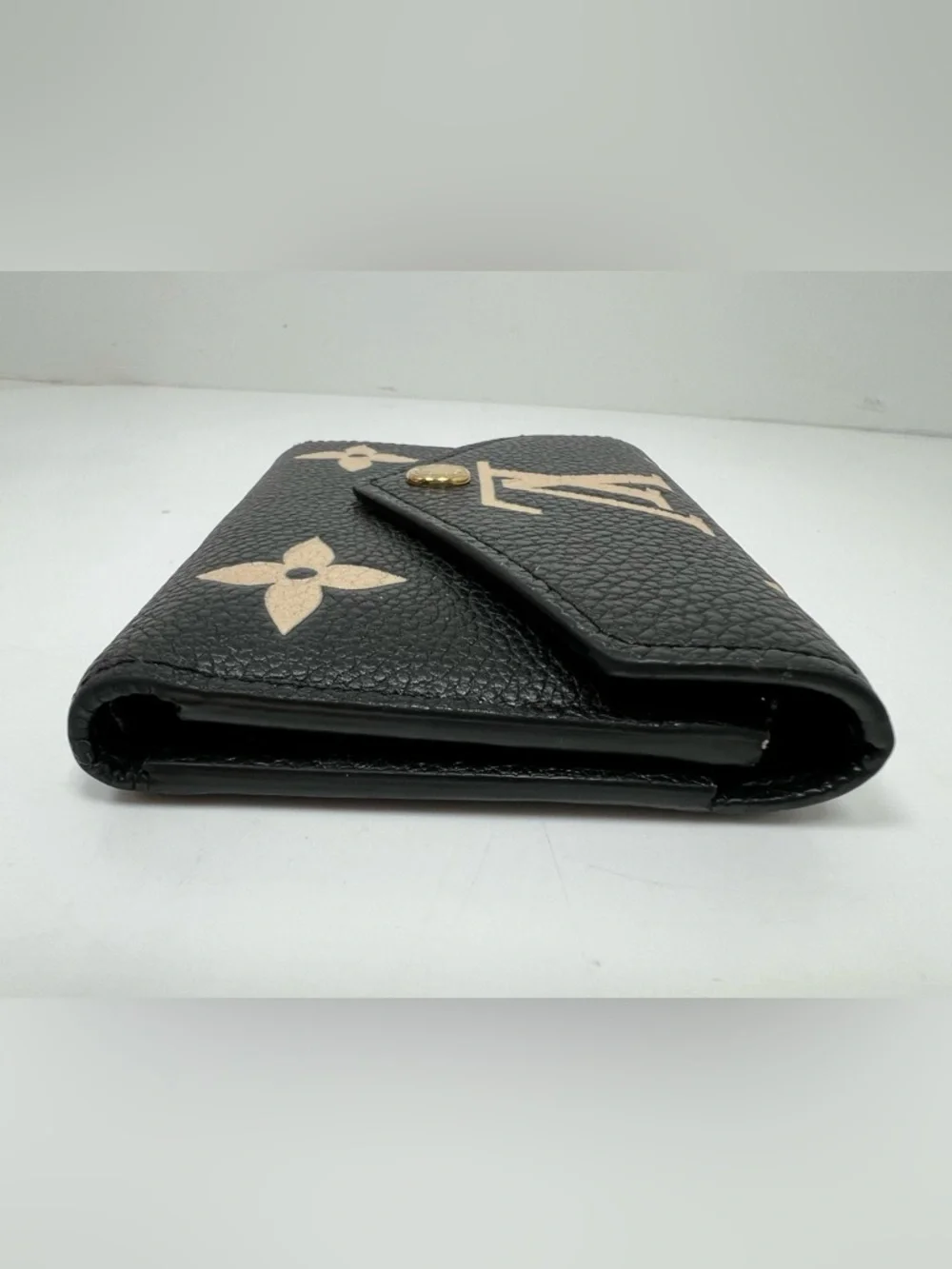 LOUIS VUITTON Portefeuille Victorine Monogram Bicolor Empreinte